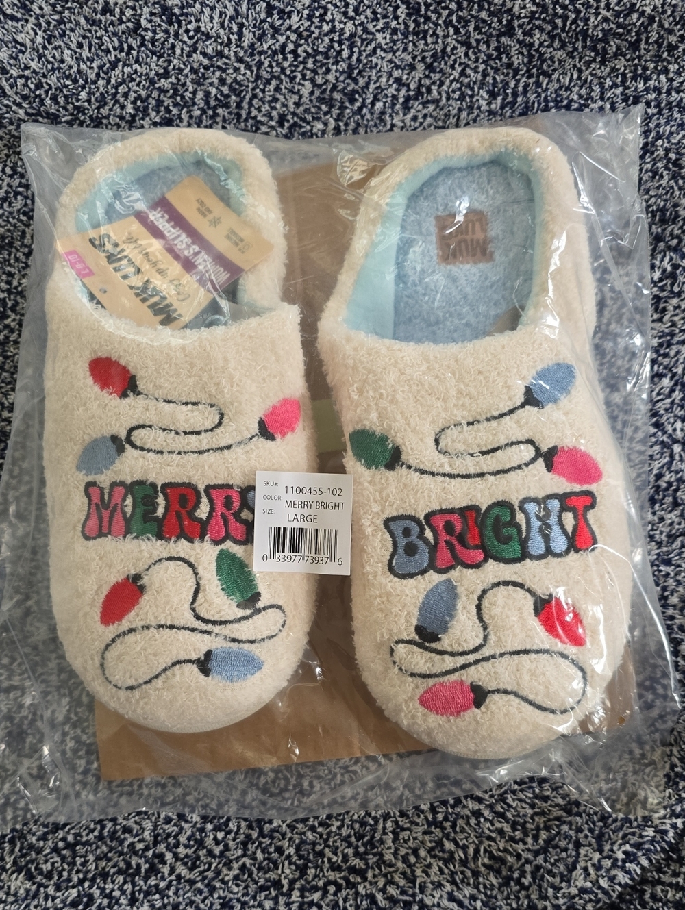 Muk Luks Women's 'Merry Bright' Cream Fuzzy Slippers - Size LG 9-10